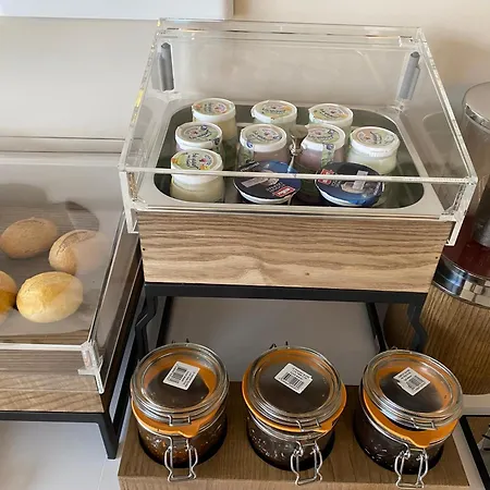 Si Ξενοδοχείο με διαμερίσματα Τίρανα