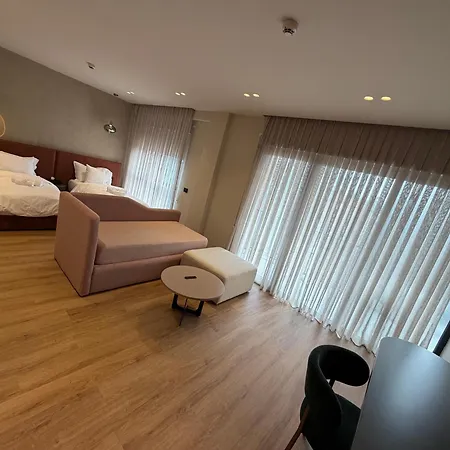Si Aparthotel Tirana
