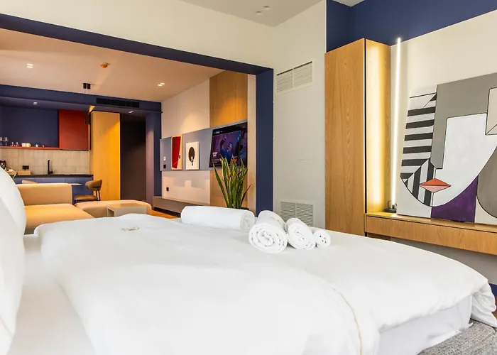 Si Aparthotel 4*